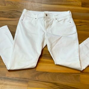Old Navy women’s white jeans!